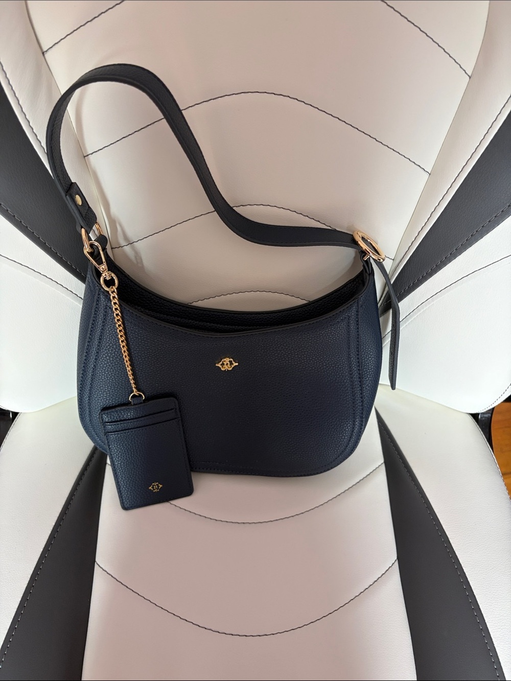 💕2/$30 SALE💕 Navy Pebbled faux Leather Shoulder Bag with Card Holder